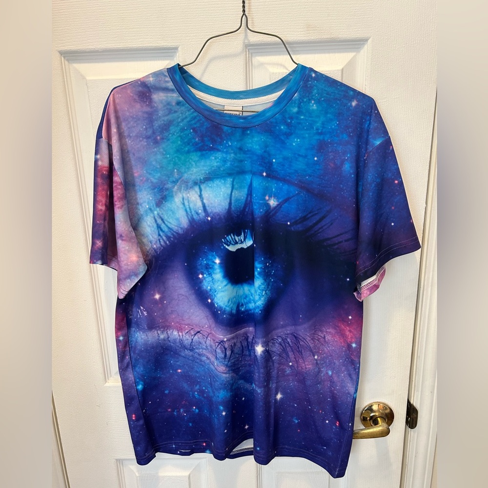 Graphic eye short sleeve shirt